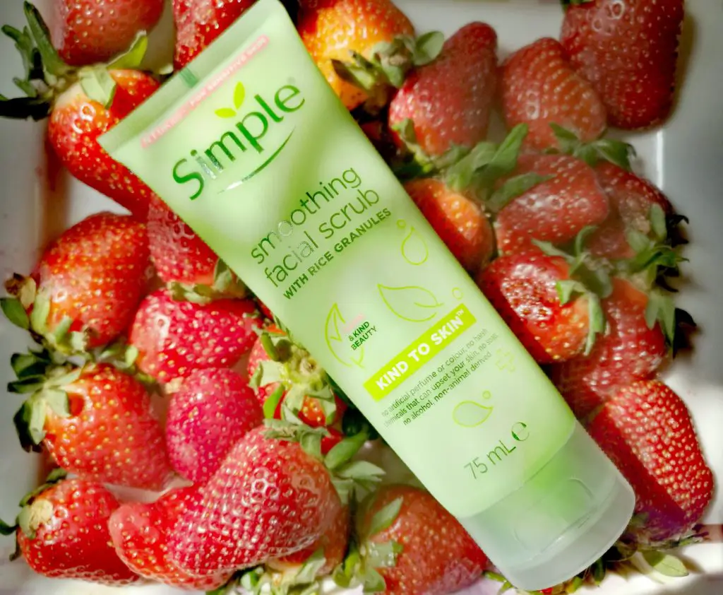Simple Kind to Skin Smoothing Facial Scrub 