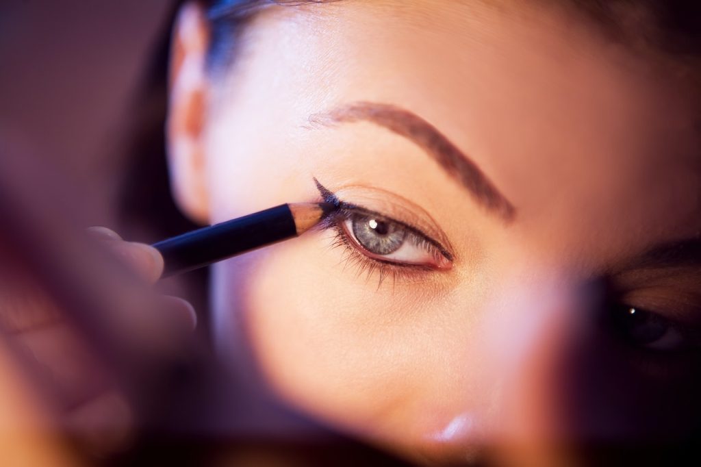 Discover Eyeliner Techniques for Different Eye Shapes